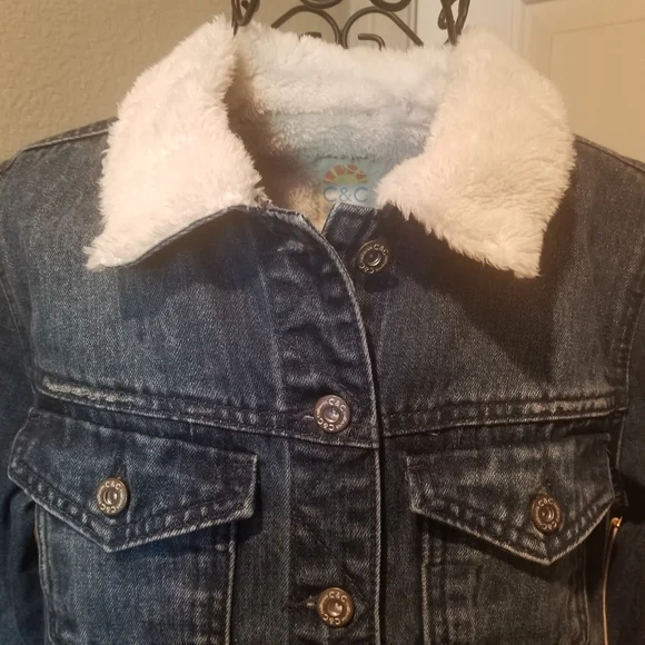 New with Tags C&C California Blue Denim Jacket White Fluffy Collar Size Medium - Picture 3 of 9